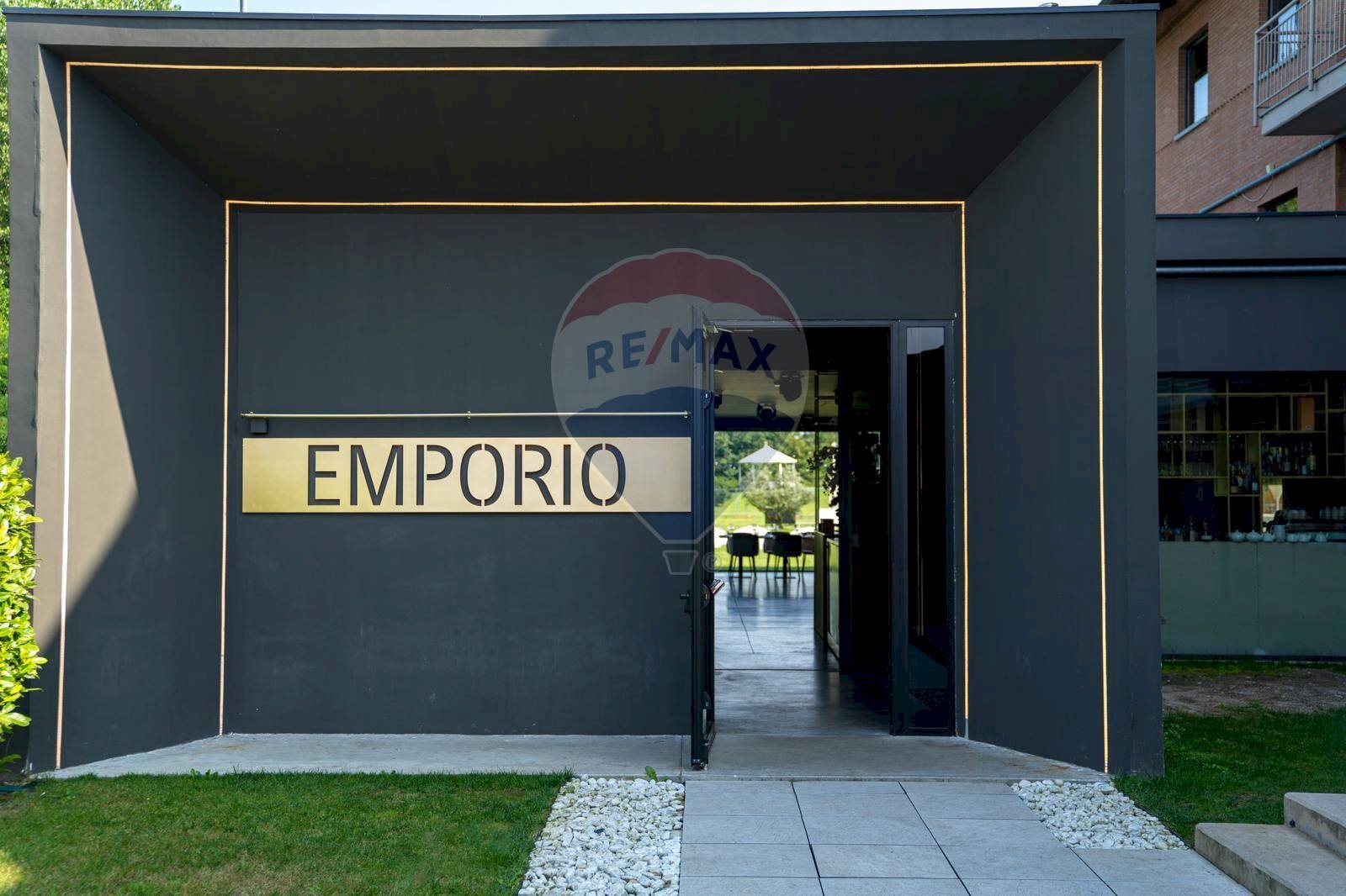 Edificio all\'aperto - Commercial Activity Chivasso - photo 1