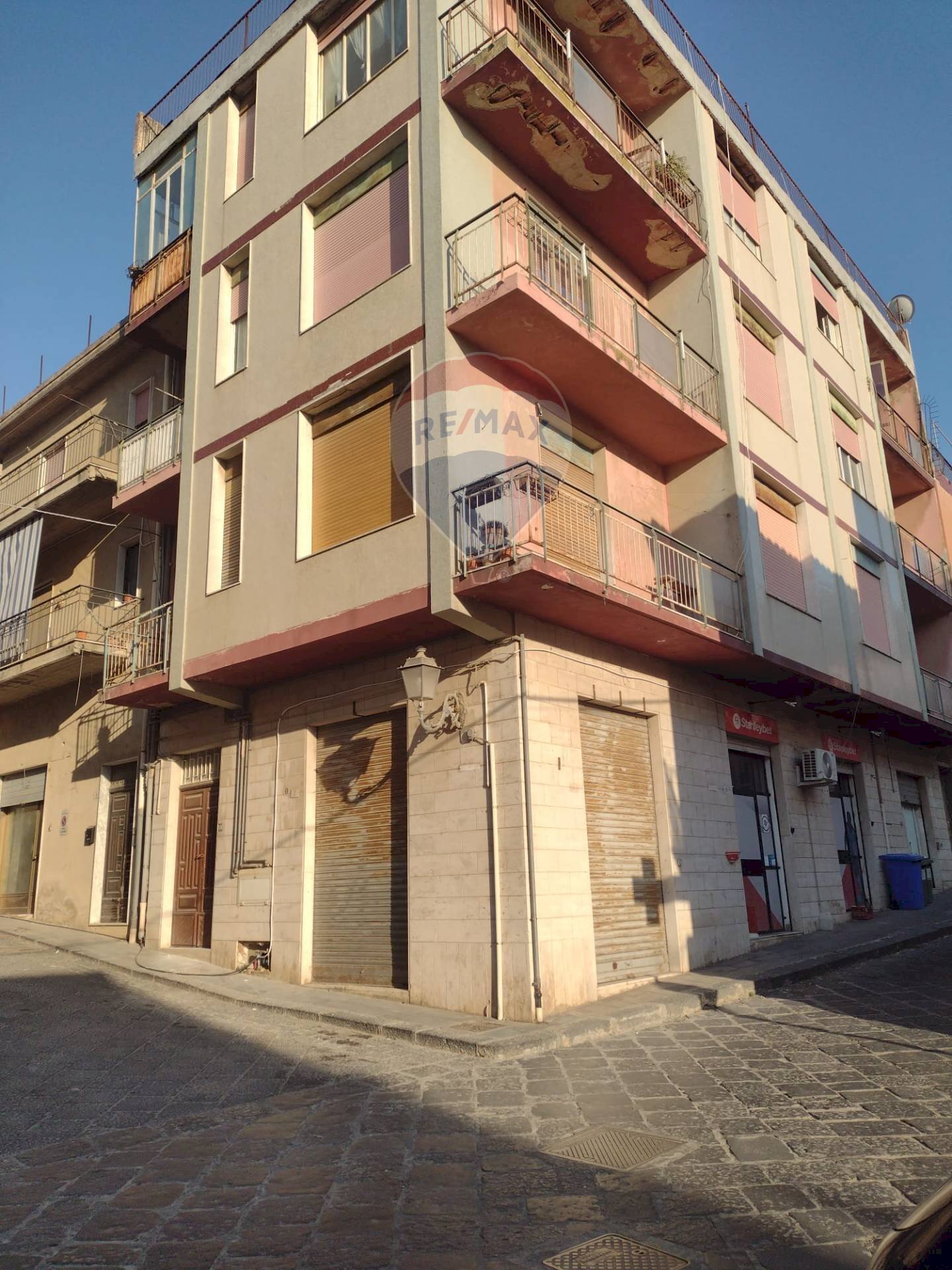 Edificio all\'aperto - Quadrilocale Via G.ppe Alongi
 
5, Mirabella Imbaccari - foto 1
