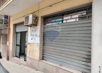 Edificio all\'aperto - Locale Commerciale Adimonti
46, Ragusa - foto 1