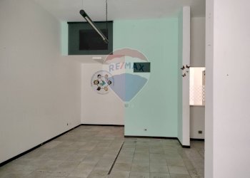 Stanza vuota - Locale Commerciale Adimonti
46, Ragusa - foto 7