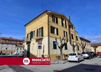 Foto 2 - Quadrilocale Piazza XXIV Maggio, Castelraimondo - foto 2