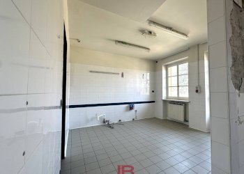 Foto 16 - Commercial Premises via marmora
 
16, Cuneo - photo 16