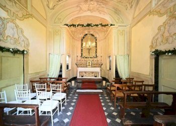 Chiesina interna - Villa Isola del Cantone - foto 13