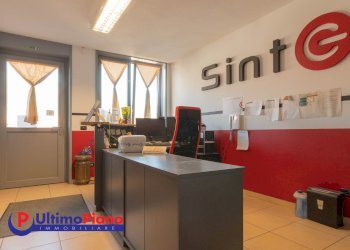 Ufficio Via Lavoratori Vittime Col du Mont 21, Aosta - foto 2