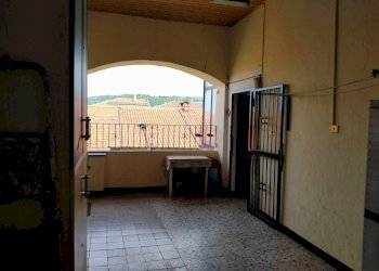 Foto 2 - Bilocale via varese
 
4, Varano Borghi - foto 1