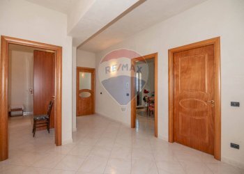 Hall / corridoio - Villa cda favarella
 
29, Caltagirone - foto 33