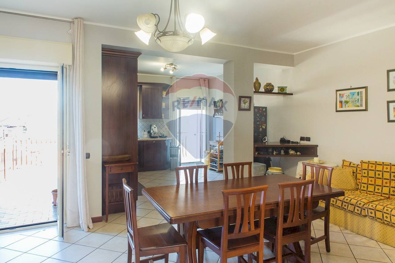 Sala da pranzo - Apartment Via Gravina
 
70, Tremestieri Etneo - photo 3