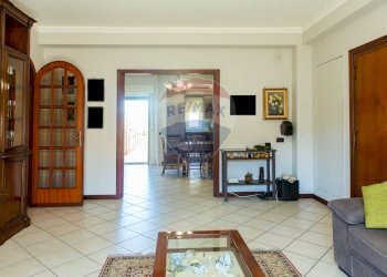 Soggiorno - Appartamento Via Gravina
 
70, Tremestieri Etneo - foto 1