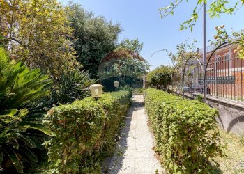 Giardino - Villa VIA DOMENICO SCARLATTI, Motta Sant'Anastasia - foto 1