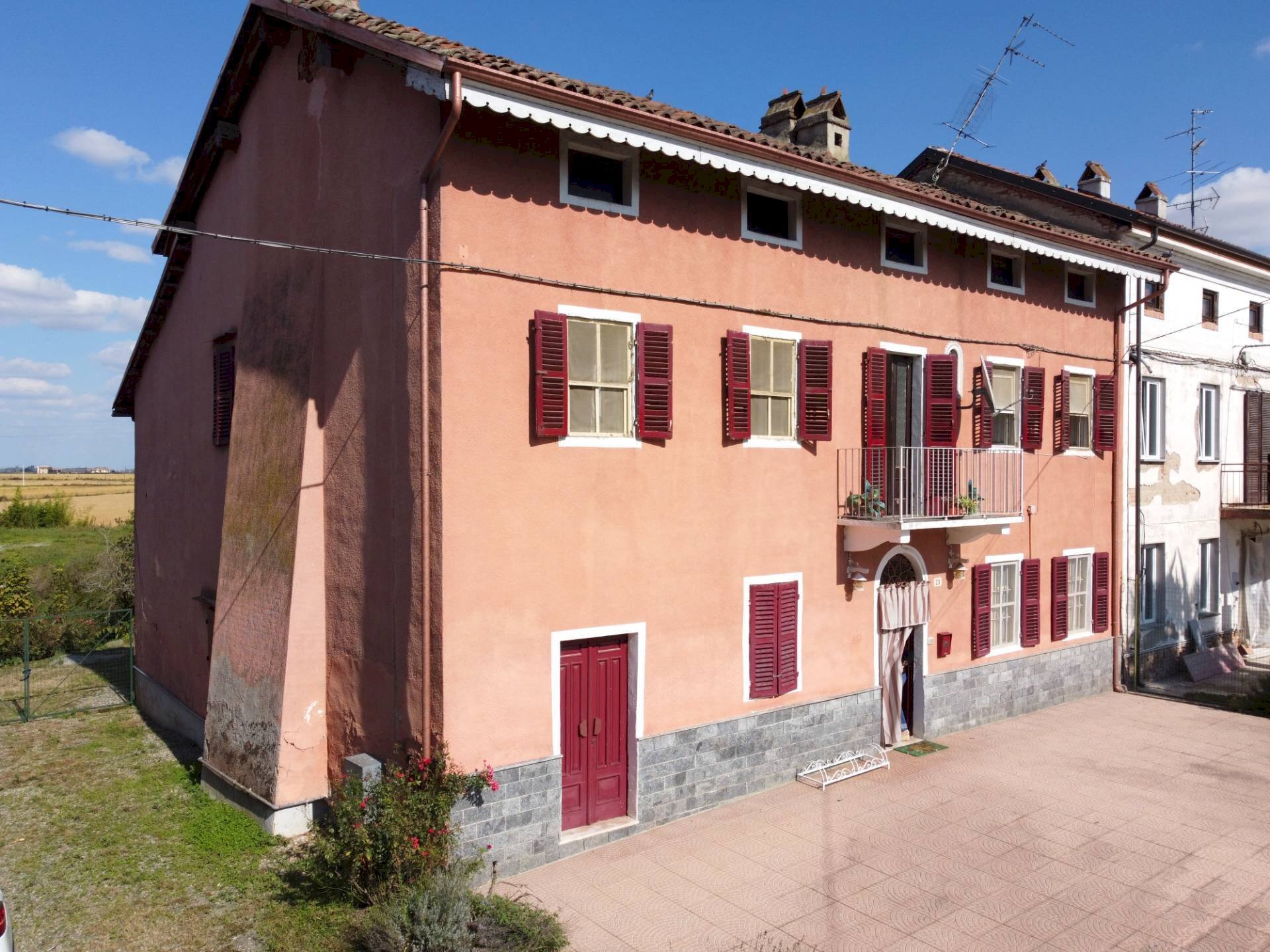 Foto 2 - Casa indipendente Piazza Vittorio Veneto
 
23, Ronsecco - foto 2