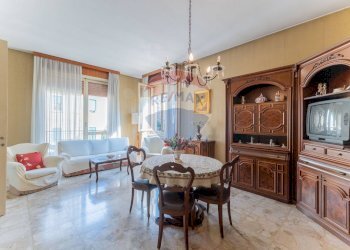Sala da pranzo - Villa Via Pacini
 
6, Busto Arsizio - foto 10