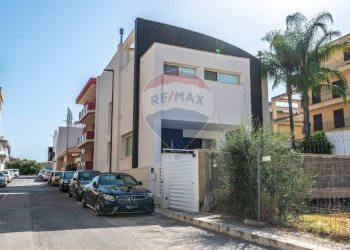 Edificio all\'aperto - Villa Via Degli Abeti
 
12, Comiso - foto 1