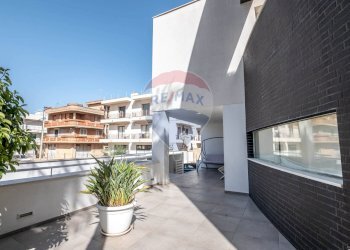 Balcone - Villa Via Degli Abeti
 
12, Comiso - foto 2