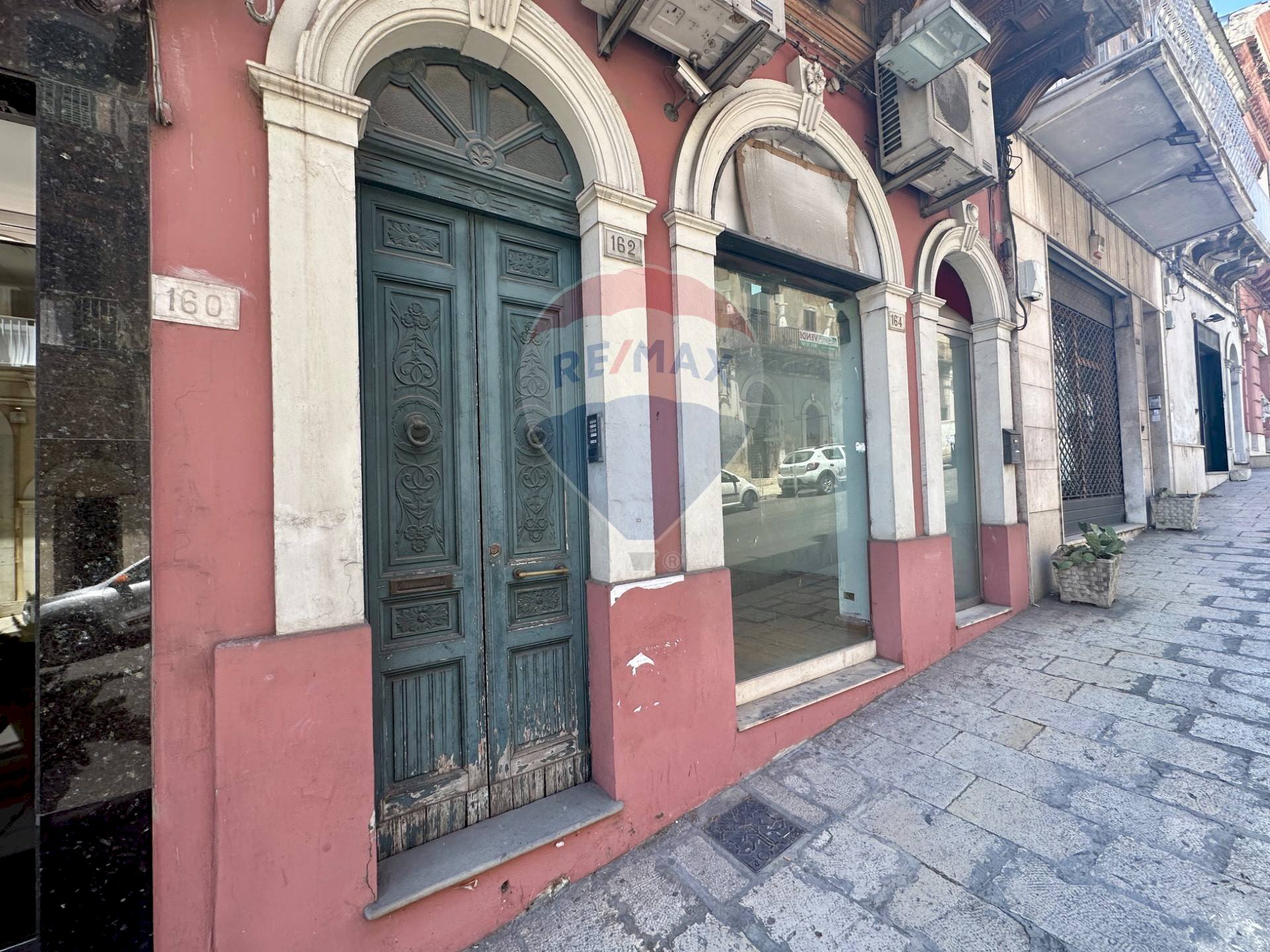 Edificio all\'aperto - Locale Commerciale Corso Italia
 
164, Ragusa - foto 2