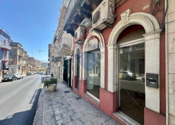 Edificio all\'aperto - Locale Commerciale Corso Italia
164, Ragusa - foto 1