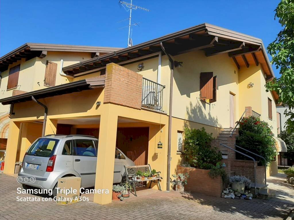 Facciata - Villa via Alessandro Volta, Finale Emilia - foto 1