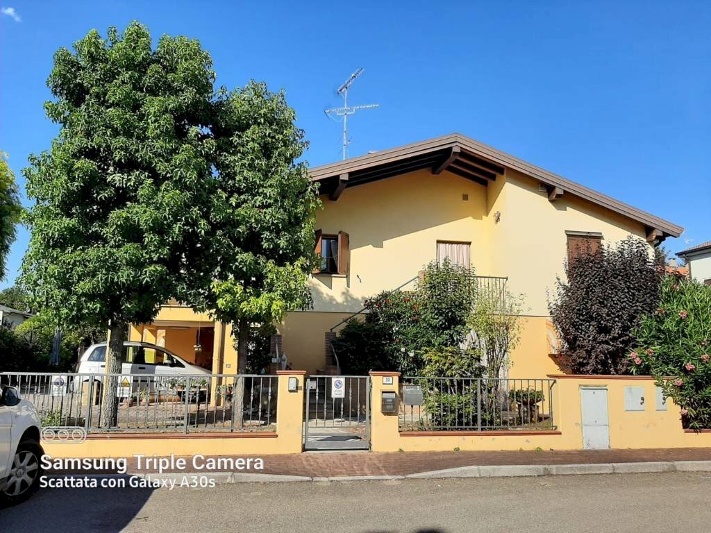 Facciata - Villa via Alessandro Volta, Finale Emilia - foto 2