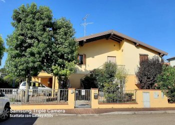 Facciata - Villa via Alessandro Volta, Finale Emilia - foto 2