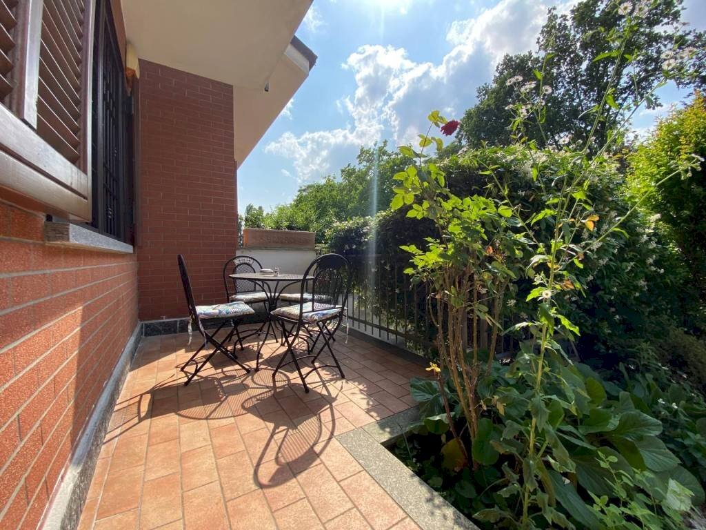 Giardino - Villa a Schiera via Don Luigi Sturzo, La Loggia - foto 3