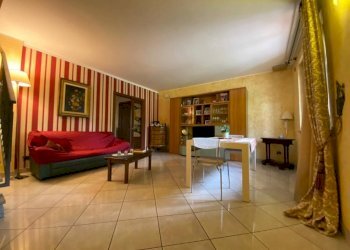 Salone - Villa a Schiera via Don Luigi Sturzo, La Loggia - foto 5