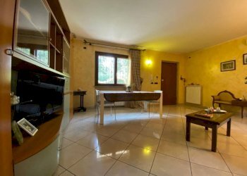 Salone - Villa a Schiera via Don Luigi Sturzo, La Loggia - foto 6