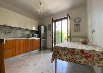 Cucina - Terraced Villa via Don Luigi Sturzo, La Loggia - photo 10
