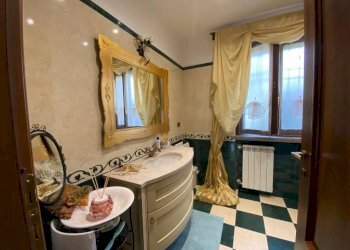 Bagno - Villa a Schiera via Don Luigi Sturzo, La Loggia - foto 14