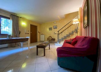 Salone - Villa a Schiera via Don Luigi Sturzo, La Loggia - foto 17