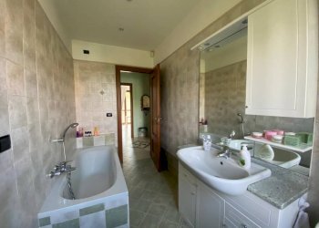 Bagno - Villa a Schiera via Don Luigi Sturzo, La Loggia - foto 25