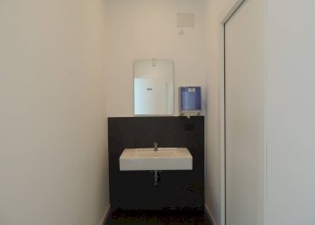 Foto 24 - Capannone Strada Diciottesima di zona industriale
 
42, Catania - foto 24