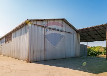 Casa all\'aperto - Capannone Via Provinciale per Riposto
9/A - Piano T, Acireale - foto 1