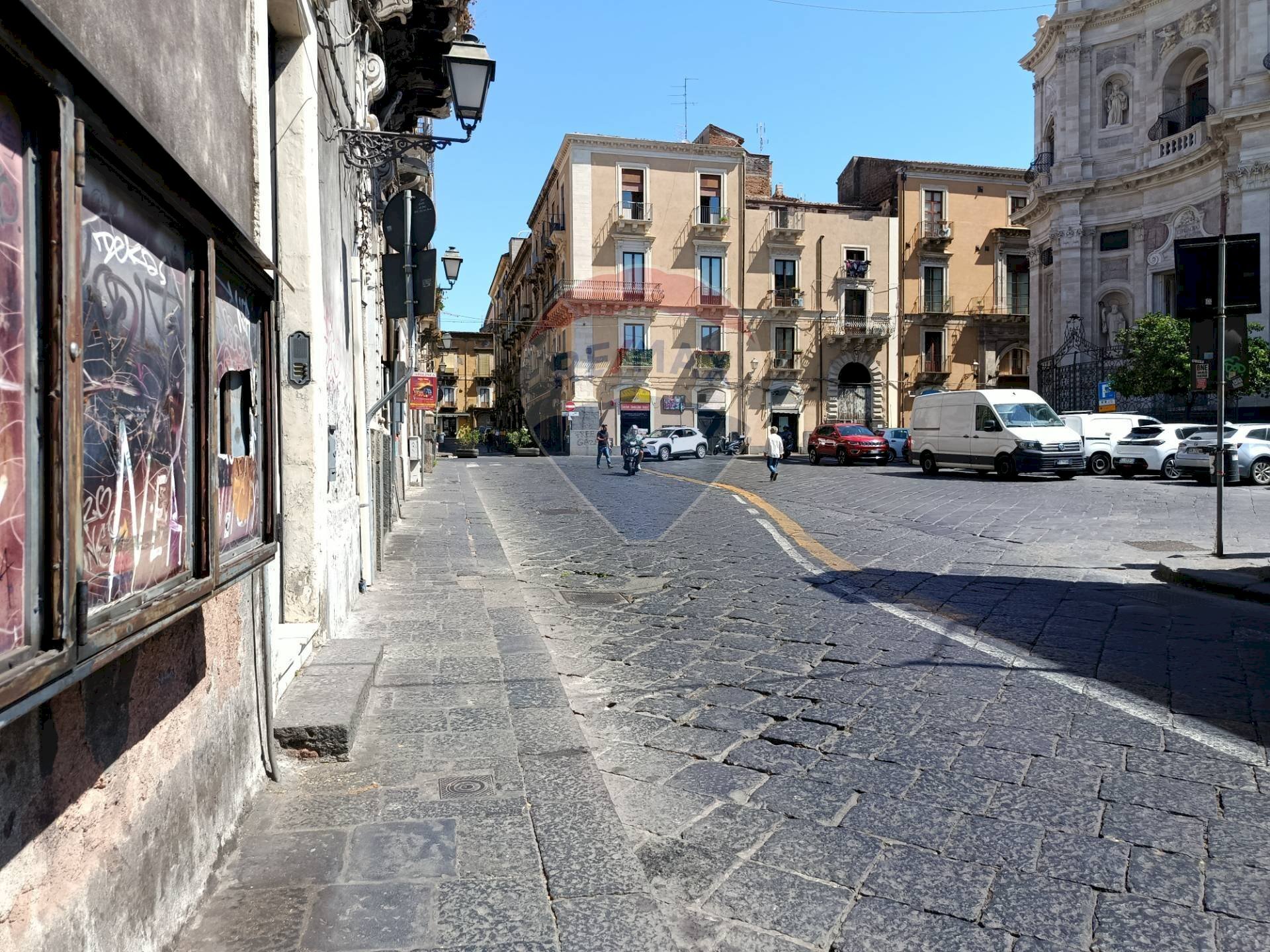 Edificio all\'aperto - Locale Commerciale Via Porticello
 
4, Catania - foto 2