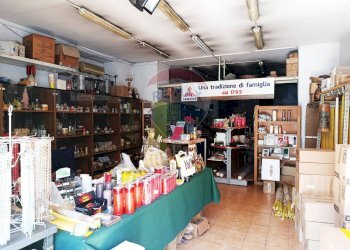 Dispensa di stoccaggio - Locale Commerciale Via Porticello
 
4, Catania - foto 1