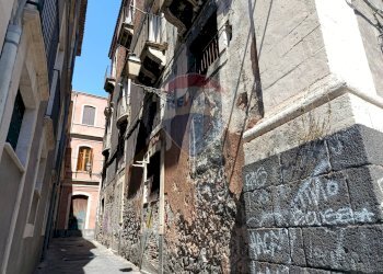 Edificio all\'aperto - Locale Commerciale Via Porticello
 
4, Catania - foto 5