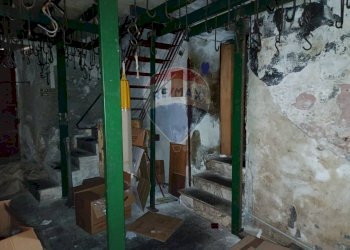 Scale - Locale Commerciale Via Porticello
 
4, Catania - foto 13