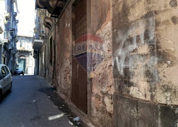 Edificio all\'aperto - Locale Commerciale Via Porticello
 
4, Catania - foto 19