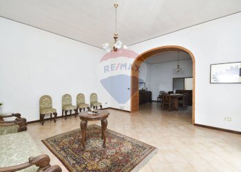 Soggiorno - Casa indipendente via guglielmo marconi
 
23/25/27, Zafferana Etnea - foto 2