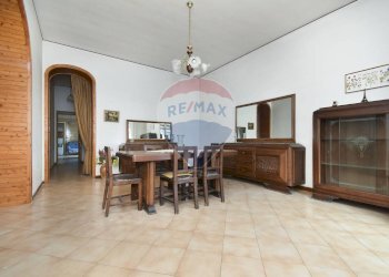 Sala da pranzo - Casa indipendente via guglielmo marconi
 
23/25/27, Zafferana Etnea - foto 5