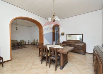 Sala da pranzo - Casa indipendente via guglielmo marconi
 
23/25/27, Zafferana Etnea - foto 6