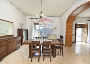 Sala da pranzo - Casa indipendente via guglielmo marconi
 
23/25/27, Zafferana Etnea - foto 8