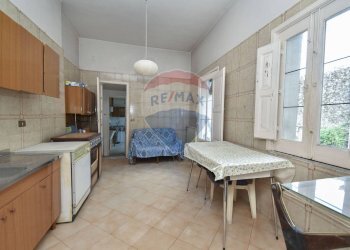 Cucina - Casa indipendente via guglielmo marconi
 
23/25/27, Zafferana Etnea - foto 15