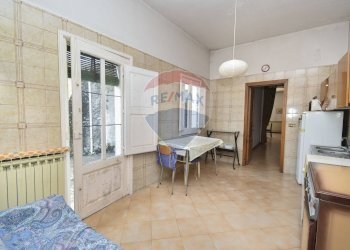 Sala da pranzo - Casa indipendente via guglielmo marconi
 
23/25/27, Zafferana Etnea - foto 17