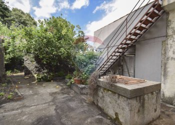 Giardino - Casa indipendente via guglielmo marconi
 
23/25/27, Zafferana Etnea - foto 22