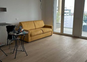 Stanza arredata - Appartamento piazza Abramo Oldrini, Sesto San Giovanni - foto 2