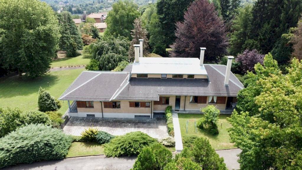 Facciata - Villa via Senatore Alfredo Frassati, 17, Pollone - foto 2