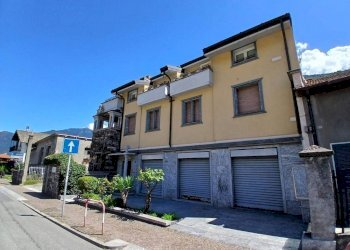 Facciata - Negozio via Guglielmo Felice Damiani, 78, Morbegno - foto 2