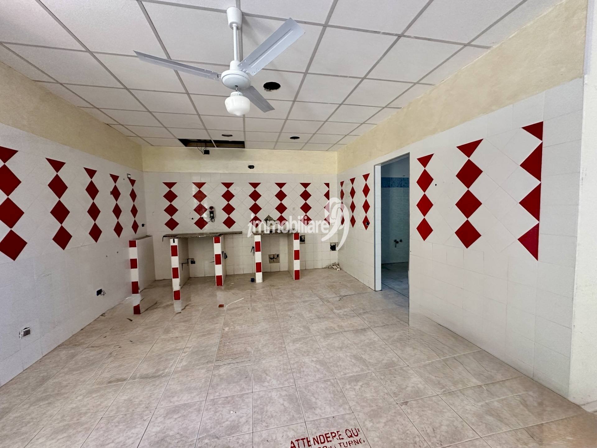 Foto 3 - Locale Commerciale via Giuseppe Cacchi
 
12, L'Aquila - foto 3