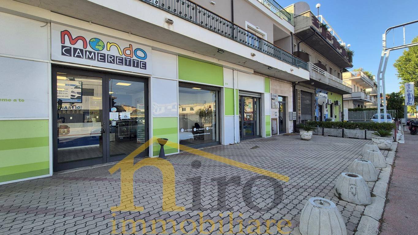 Foto 1 - Locale Commerciale Via Tirburtina Valeria
 
314, Pescara - foto 1