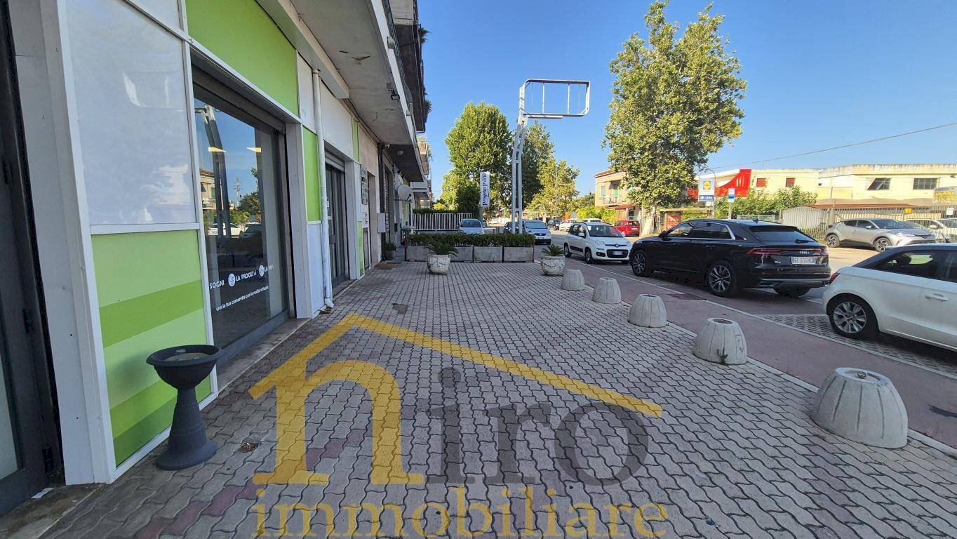 Foto 2 - Locale Commerciale Via Tirburtina Valeria
 
314, Pescara - foto 2