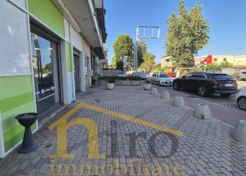 Foto 2 - Locale Commerciale Via Tirburtina Valeria
314, Pescara - foto 2